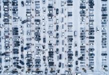 Parkowanie na lotnisku – jak zaoszczędzić czas?